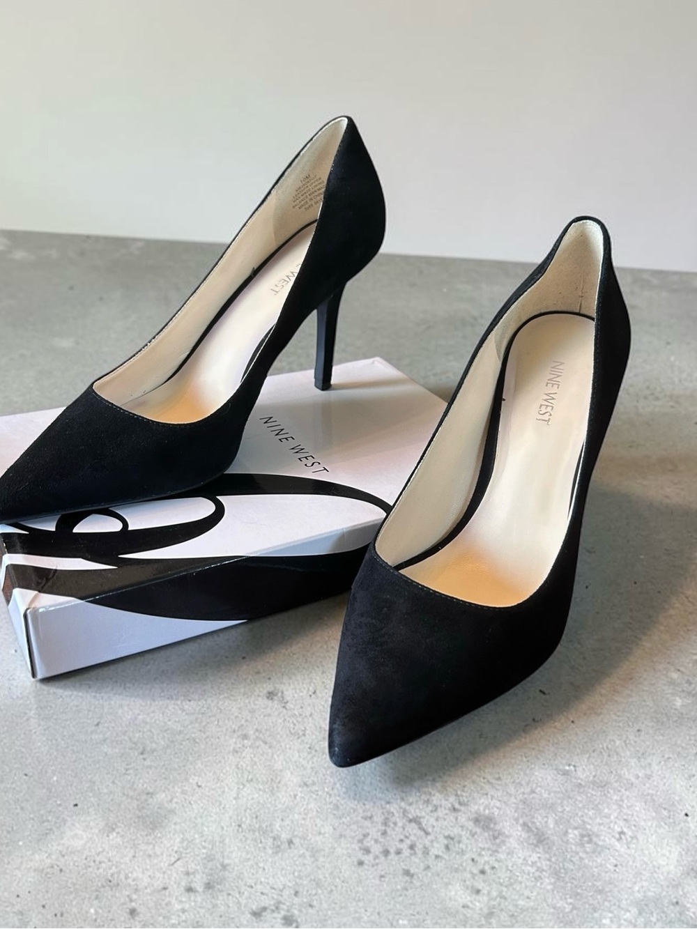 Nine West Jackpot Black Suede Pointed Toe Pumps Heels Size 10